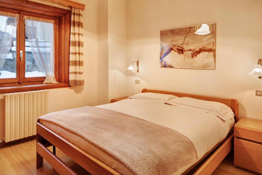 A bed or beds in a room at Baita Franz 2 Livigno