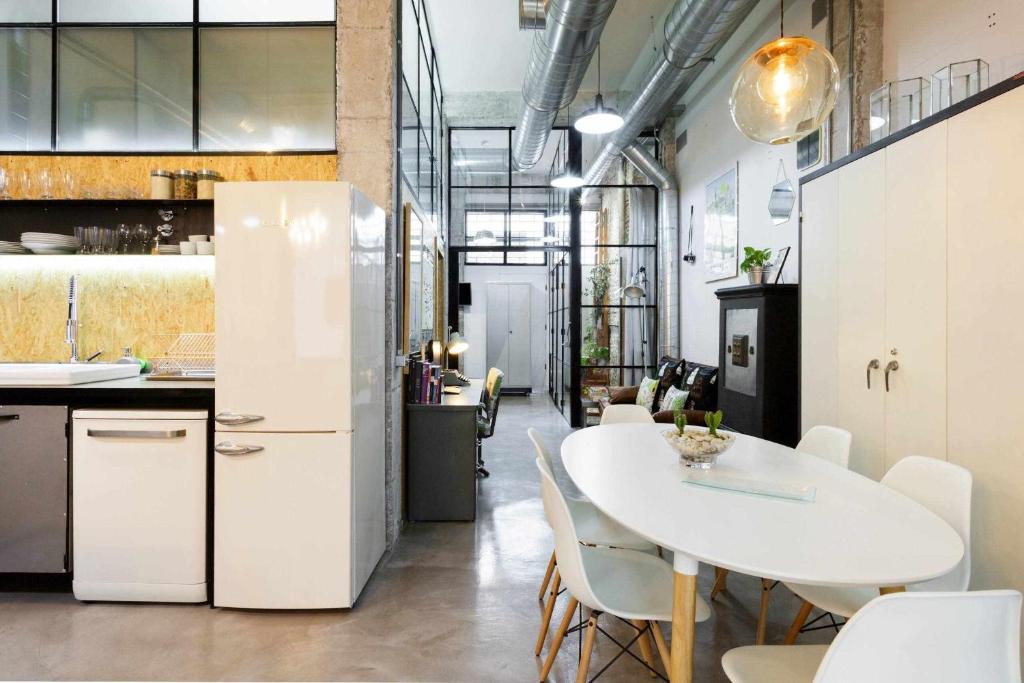 Kuchyň nebo kuchyňský kout v ubytování MonKeys Apartments Luxury MetaLoft