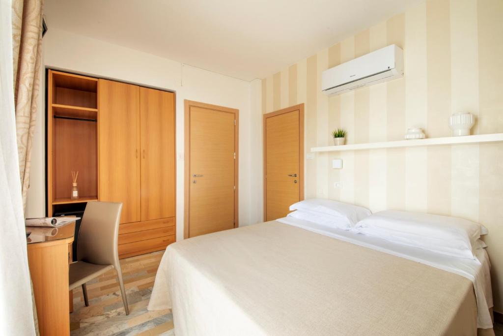 Postel nebo postele na pokoji v ubytování Hotel Bernard