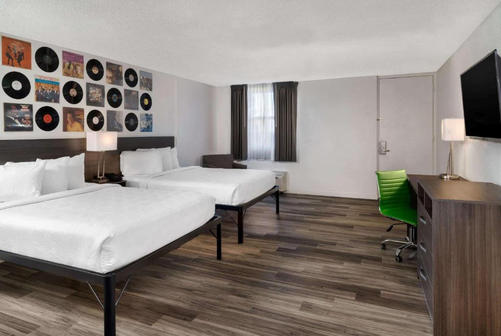 Hillside Crossing Nashville a Ramada by Wyndham - Double Room With Two Double Beds - Non-Smoking