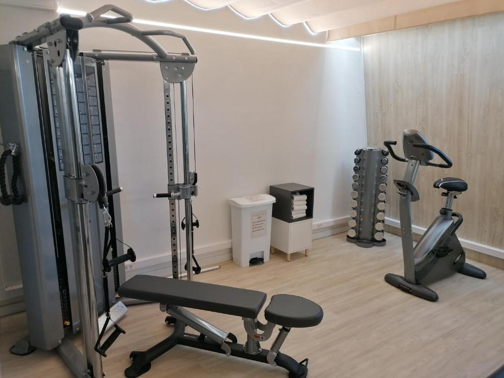 Fitness centrum a/nebo fitness zařízení v ubytování Golden Hotel Barcelona