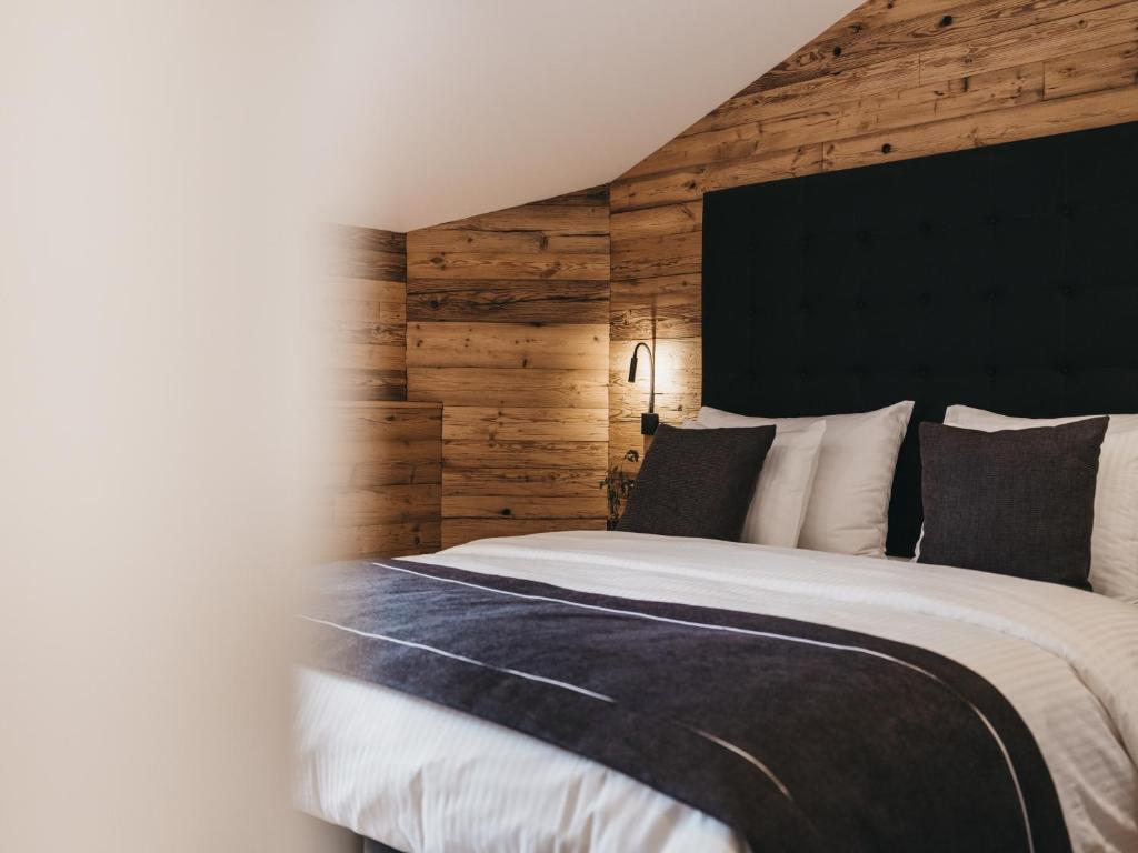 Postel nebo postele na pokoji v ubytování VAYA Residence Galtür Paznaun inklusive Silvretta Card Premium