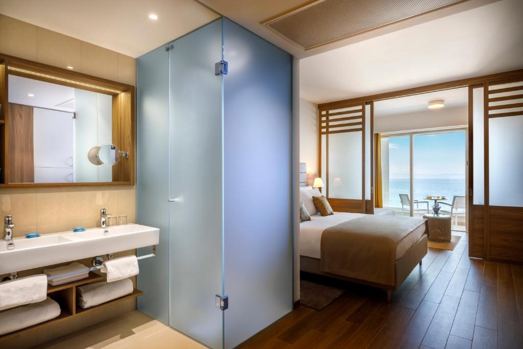 Postel nebo postele na pokoji v ubytování Valamar Bellevue Resort