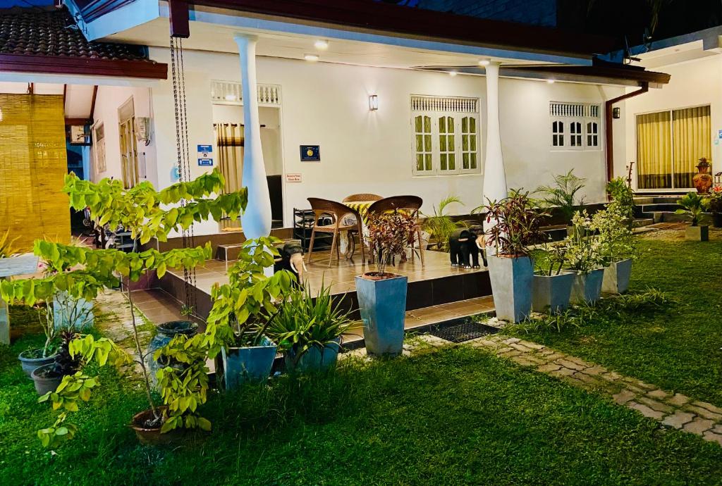 White Villa Airport Transit Hotel - 13