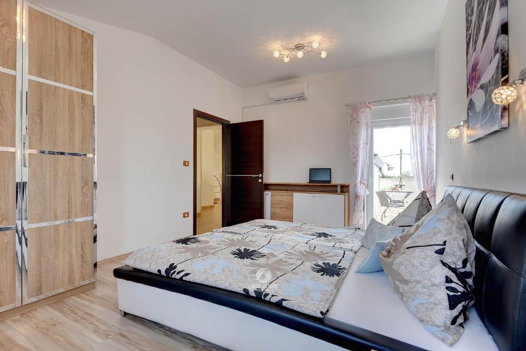 Łóżko lub łóżka w pokoju w obiekcie Villa Brcina