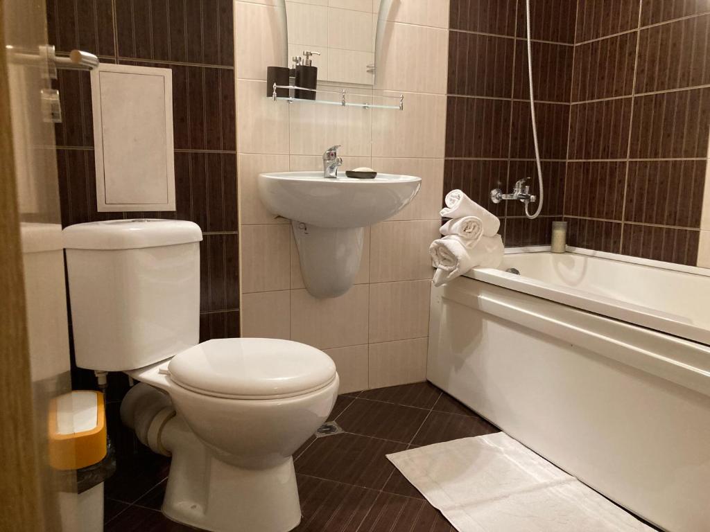A bathroom at BOTANICA PRIME