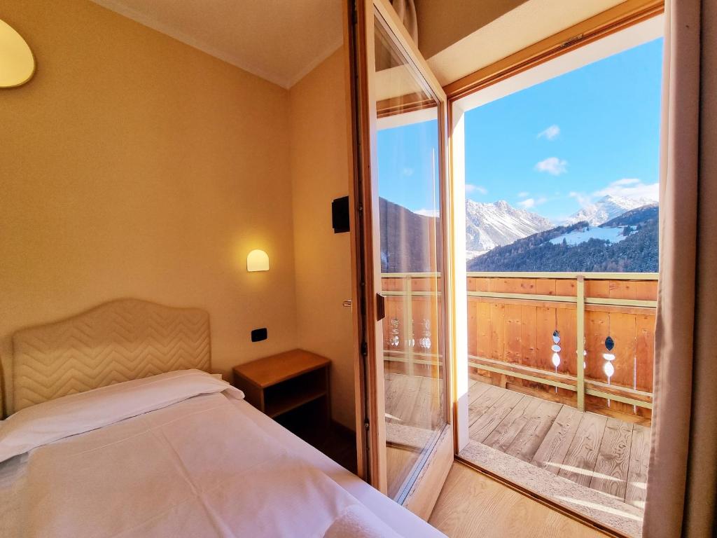 Nespecifikovaný výhled na hory nebo výhled na hory při pohledu z hotelu