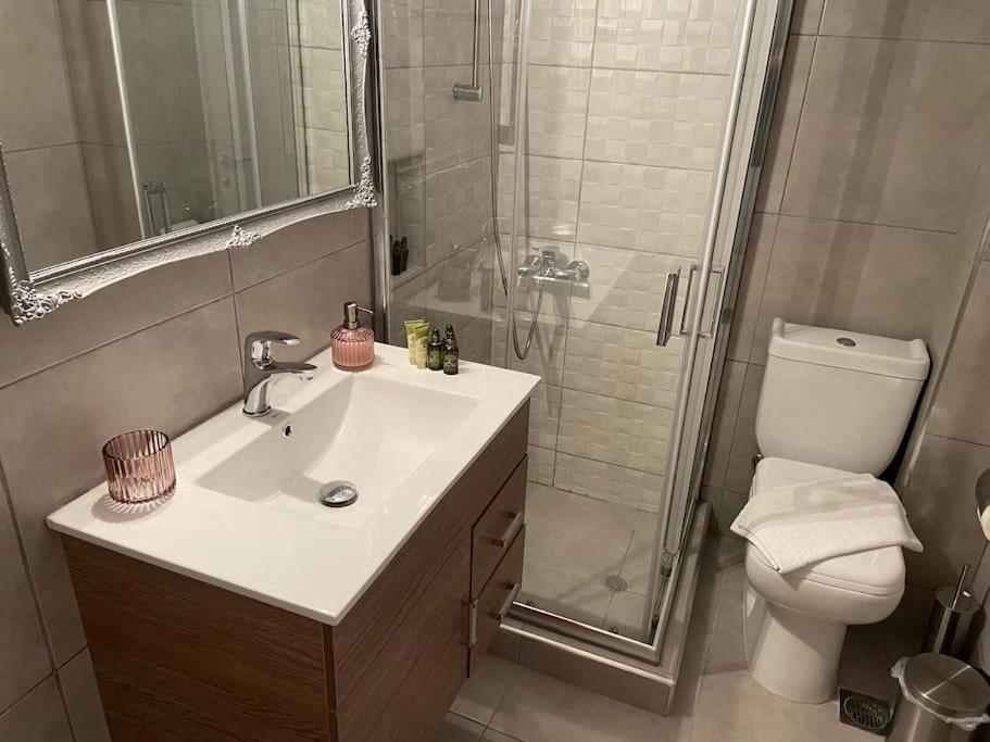 Kúpeľňa v ubytovaní Cozy and comfortable apartment in Athens Center