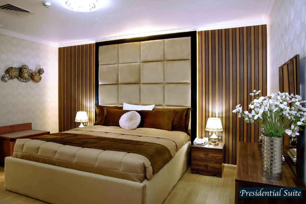 Postel nebo postele na pokoji v ubytování Al Seef Hotel