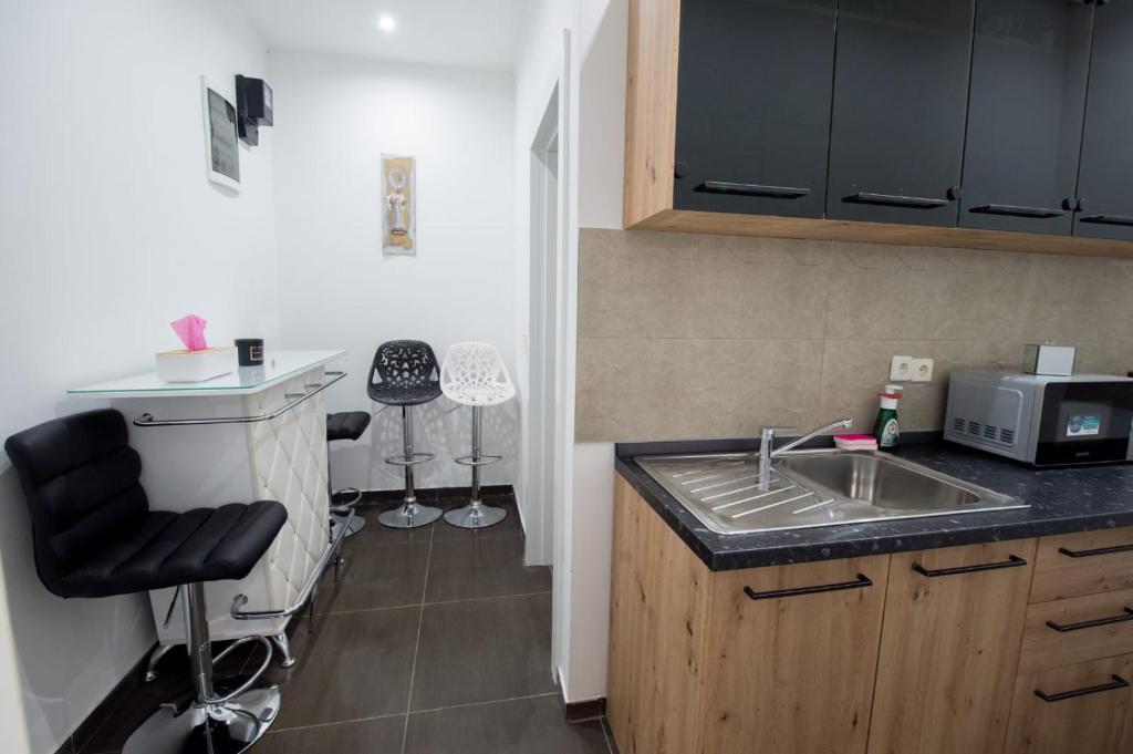 Kuchyňa alebo kuchynka v ubytovaní Apartman Slay