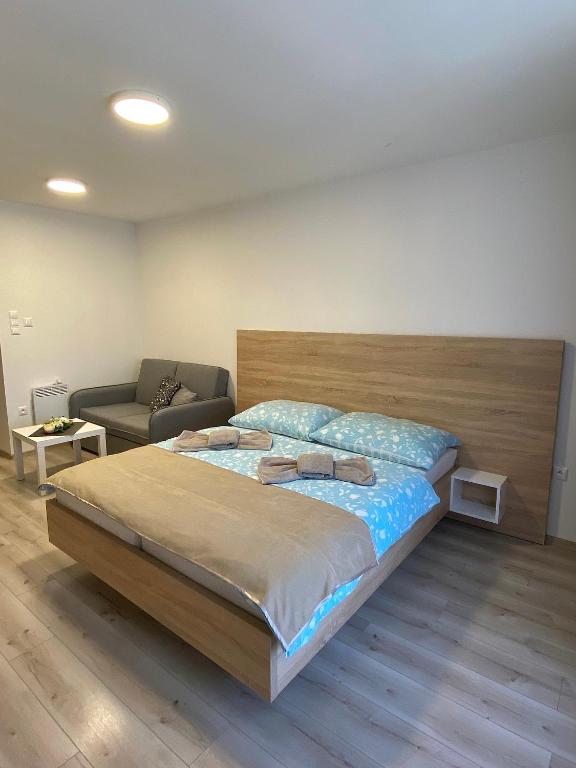Postel nebo postele na pokoji v ubytování Apartmán Flower