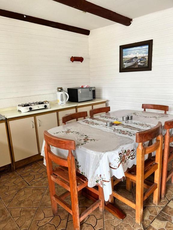 Kuchyň nebo kuchyňský kout v ubytování Cabañas Costatour Quintero