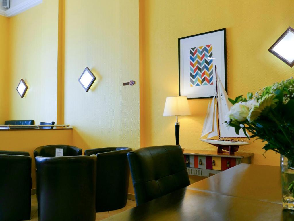 Posezení v ubytování Hotel Berlioz EuroAirport Basel - Mulhouse - Freiburg