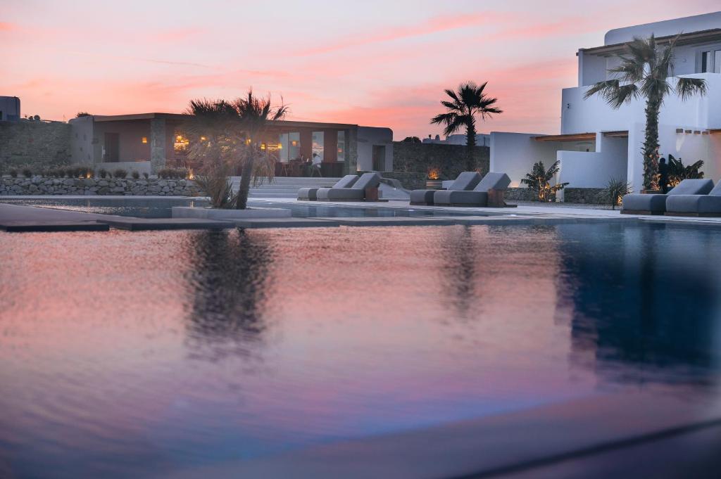 Basen w obiekcie Adama Mykonos Boutique Hotel lub w pobliżu