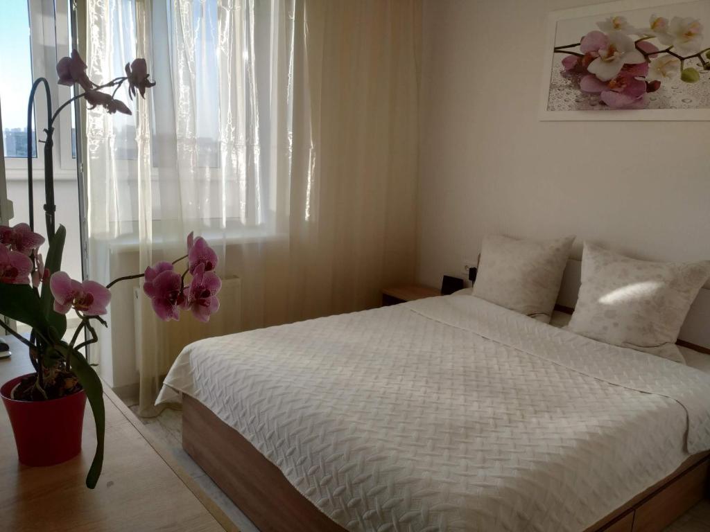 Posteľ alebo postele v izbe v ubytovaní Apartment Kiev Studio with city view