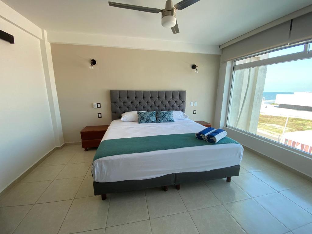 Postel nebo postele na pokoji v ubytování FRENTE PLAYA vista al mar, PISCINA DE USO EXCLUSIVO