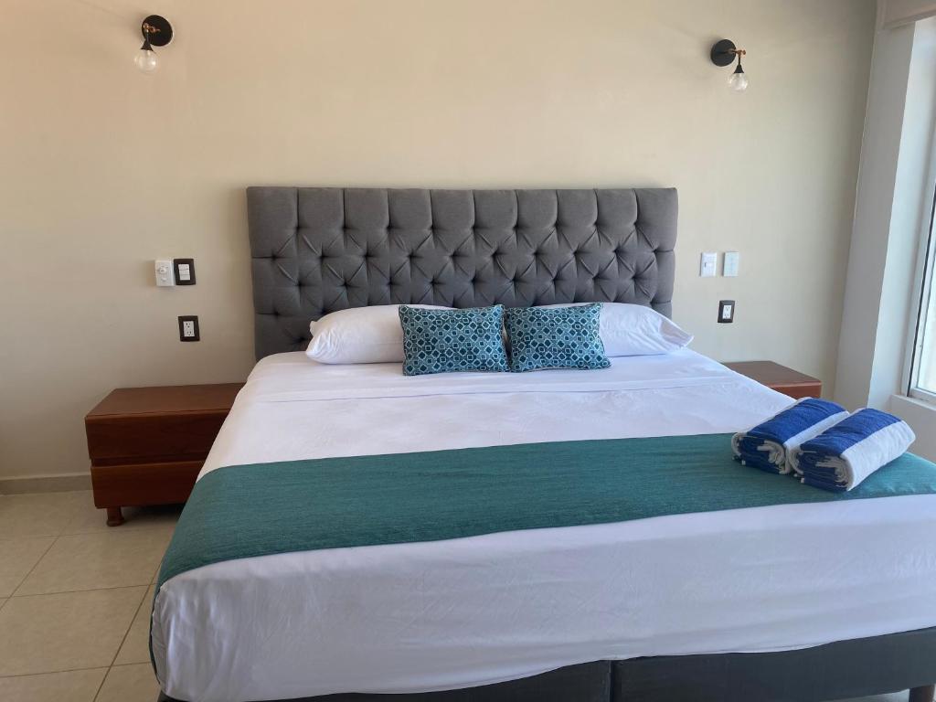 Postel nebo postele na pokoji v ubytování FRENTE PLAYA vista al mar, PISCINA DE USO EXCLUSIVO