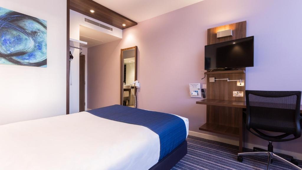 TV a/nebo společenská místnost v ubytování Holiday Inn Express Wakefield by IHG