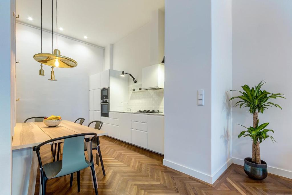 Kuchyňa alebo kuchynka v ubytovaní Central Basilica Apartman