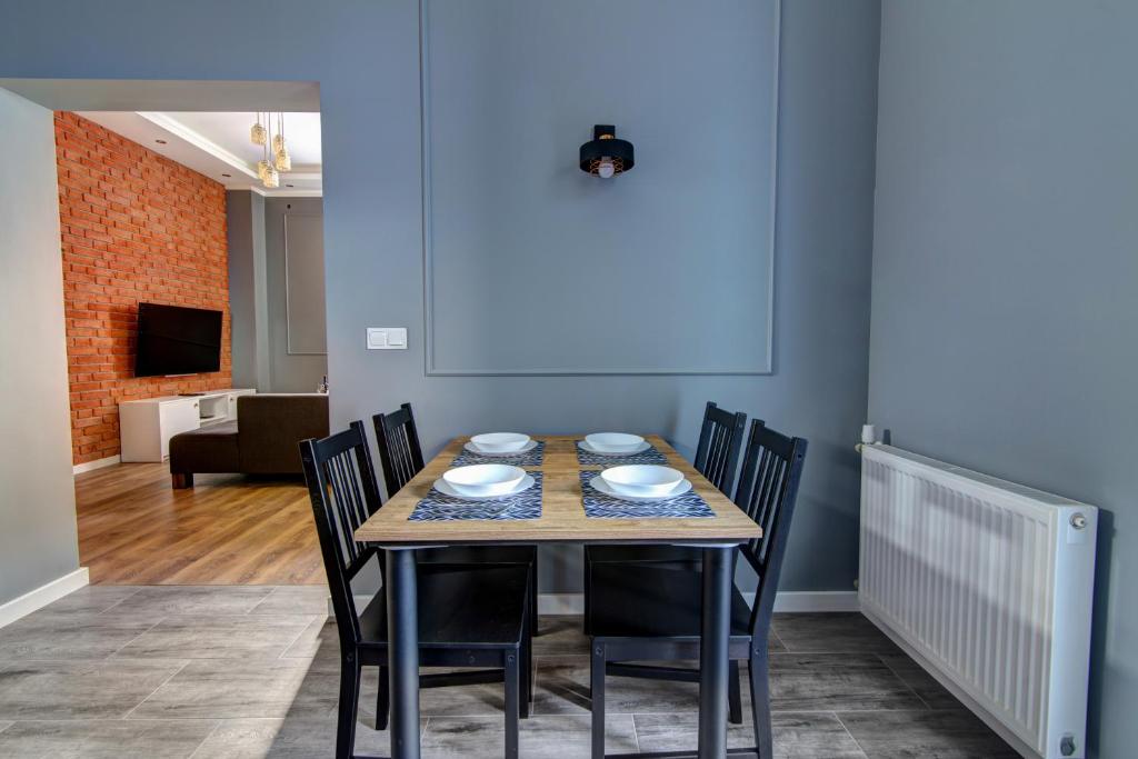 Televízia a/alebo spoločenská miestnosť v ubytovaní Rentimi - Apartament Kościuszki