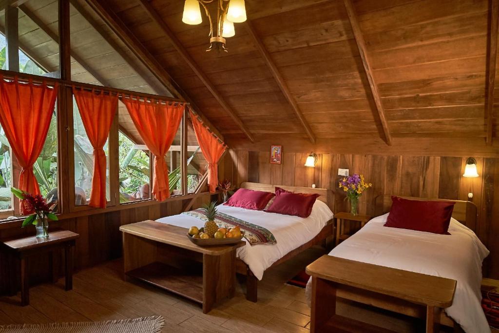 Postel nebo postele na pokoji v ubytování Casa Divina Eco Lodge