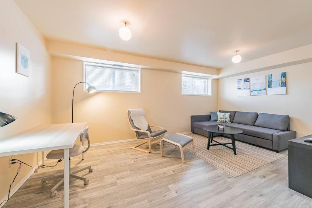 Zona de estar de MT Pleasant NW 2 bedrooms 500