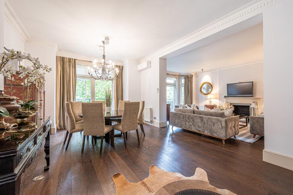 Knightsbridge Luxury 4 Bedroom En Suite Apartment