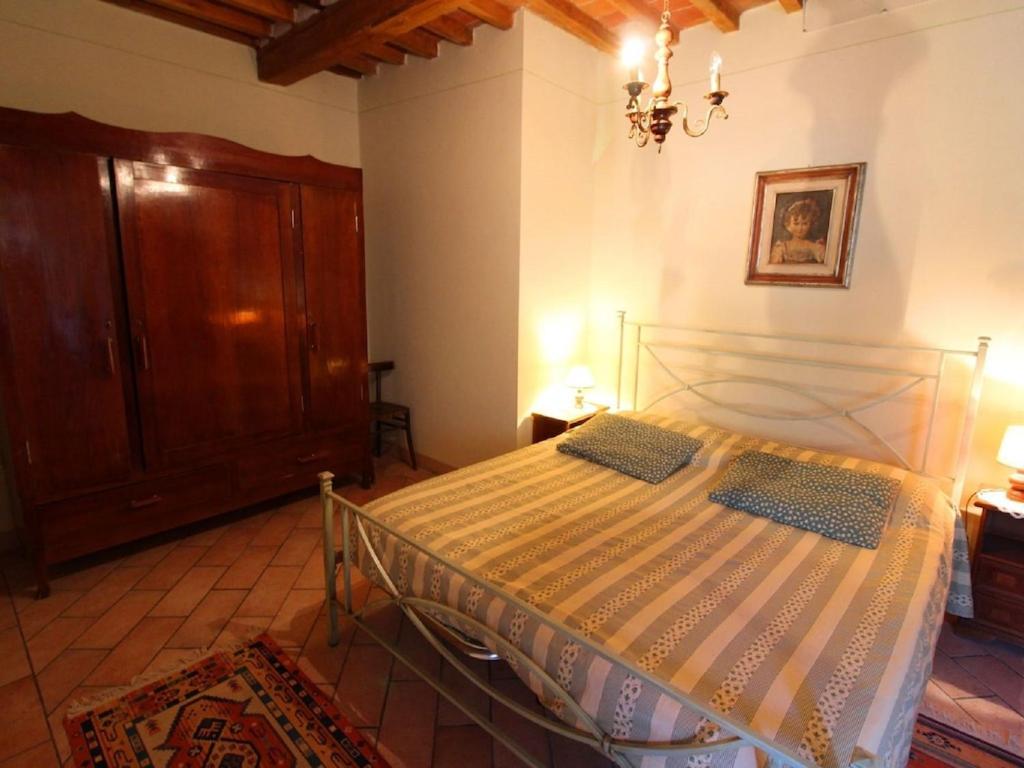 Posteľ alebo postele v izbe v ubytovaní Valley View Tuscan Mansion