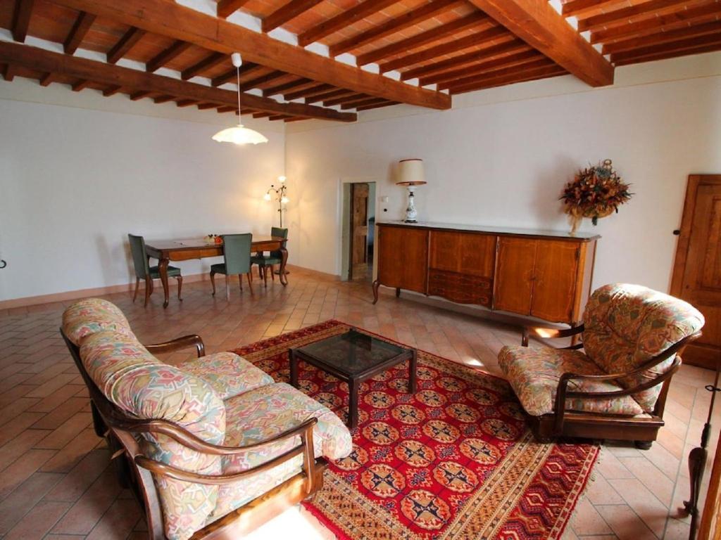 Posedenie v ubytovaní Valley View Tuscan Mansion