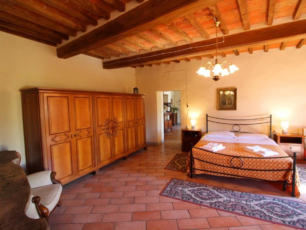 Posteľ alebo postele v izbe v ubytovaní Valley View Tuscan Mansion