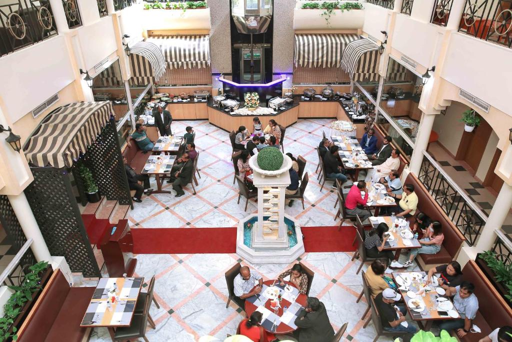 Restaurace v ubytování Al Seef Hotel