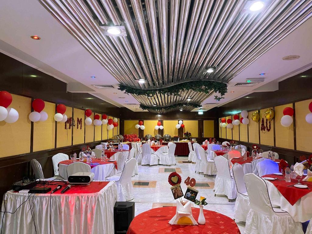 Restaurace v ubytování Al Seef Hotel