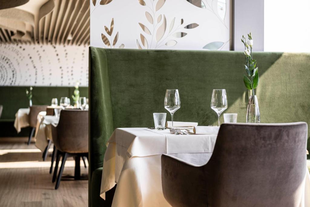 Restaurace v ubytování Hotel Mitterplatt (Schenna Resort)