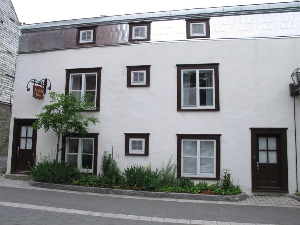 Au Petit Hôtel - Resim 17