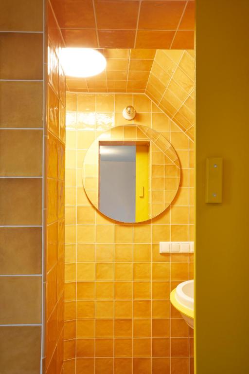 Hotel Not Hotel Rotterdam - Resim 34