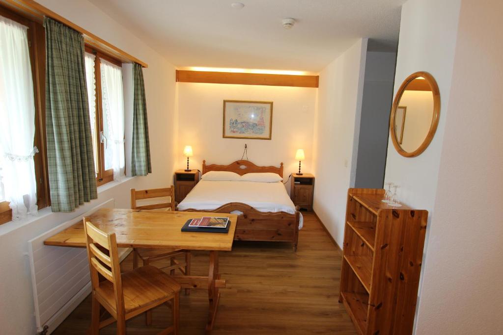 Postel nebo postele na pokoji v ubytování Hotel Roc et Neige