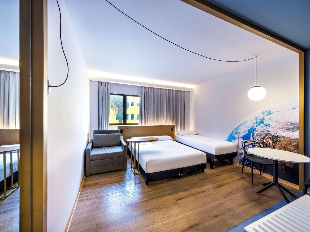 Postel nebo postele na pokoji v ubytování Hotel Euro Suite Curitiba Batel By Nacional Inn