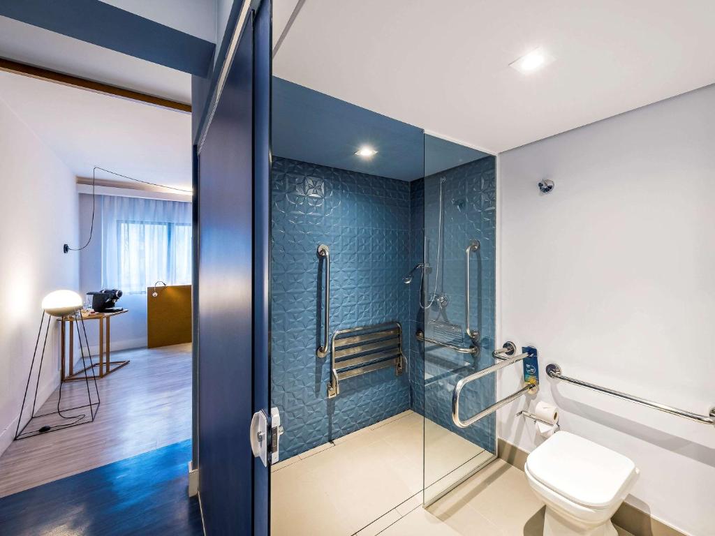 Koupelna v ubytování Hotel Euro Suite Curitiba Batel By Nacional Inn