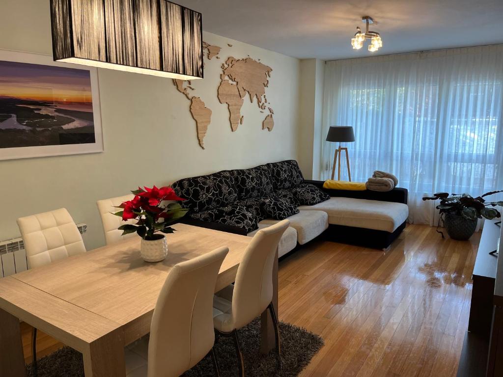 Posezení v ubytování Apartamento Ria de Boo, Con patio privado