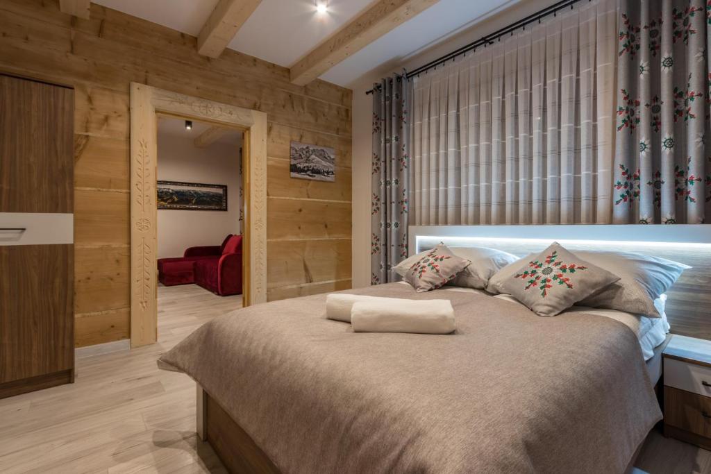 Posteľ alebo postele v izbe v ubytovaní Apartamenty Chłabówka