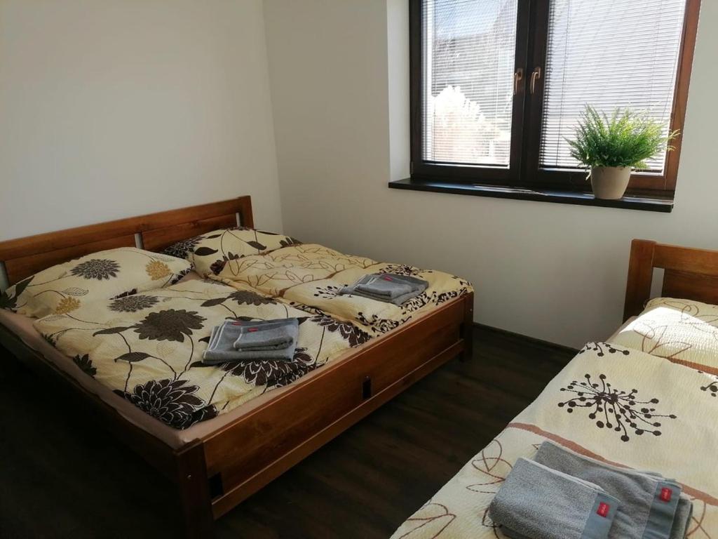 Postel nebo postele na pokoji v ubytování Apartmánový Dom Terchová