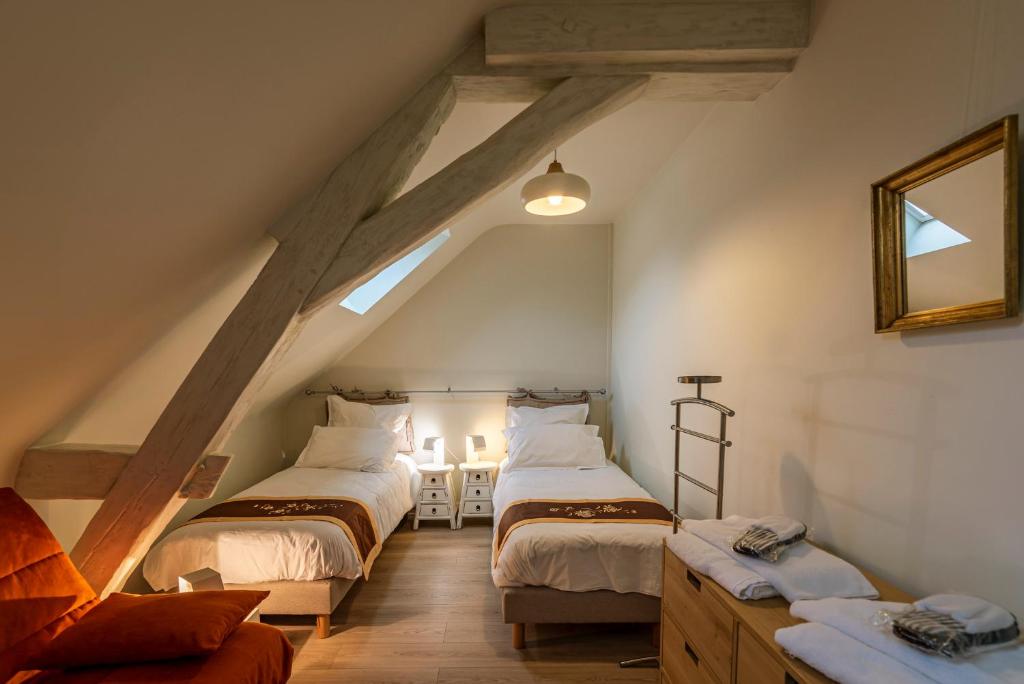מיטה או מיטות בחדר ב-La Tour de Lierre