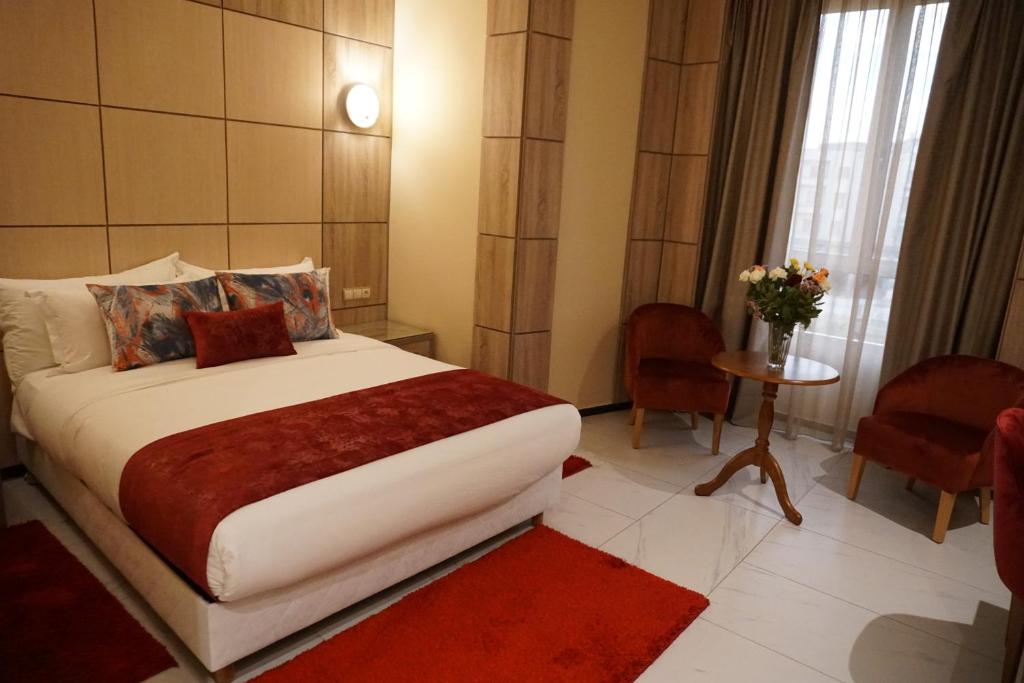 Postel nebo postele na pokoji v ubytování Hôtel Volubilis Meknès