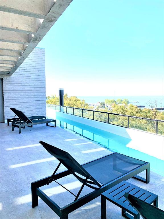 Stylish Apartment by River with Pool & Grill - Apartamento De Una Habitación