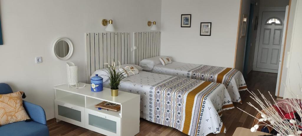 Postel nebo postele na pokoji v ubytování Vv casafaromar oceanfront comfort