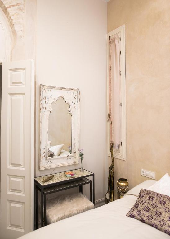 Postel nebo postele na pokoji v ubytování innCádizPalacio Conde Casa-Brunet