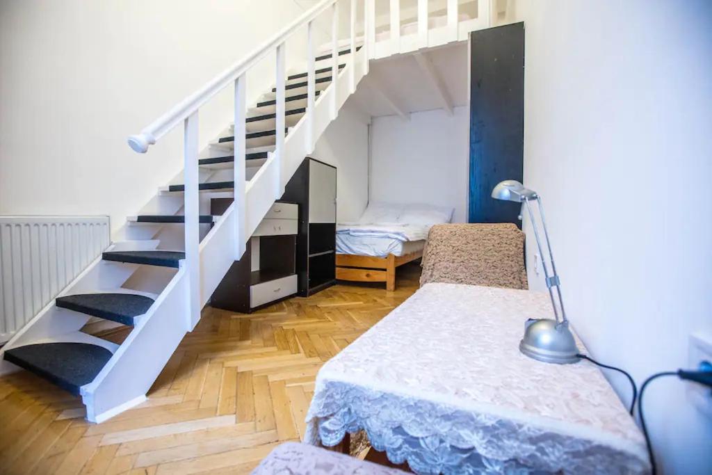 Postel nebo postele na pokoji v ubytování keleti apartment city center big flat bedroom private use