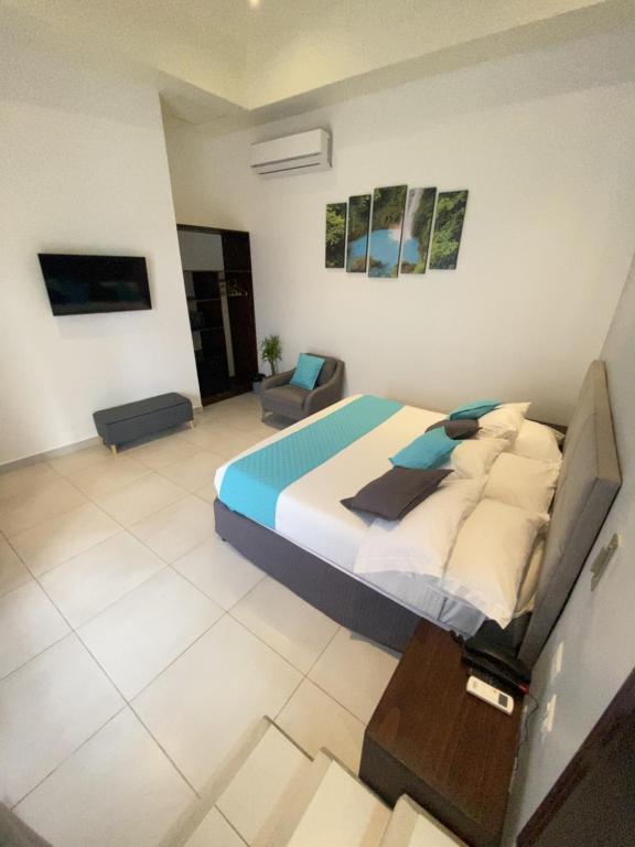 Кровать или кровати в номере Hotel Naoz