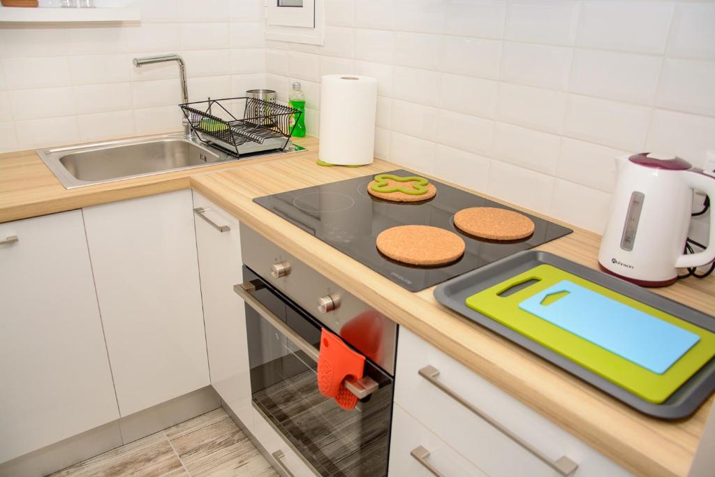 Kuchyňa alebo kuchynka v ubytovaní Fully renovated and relaxing apartment