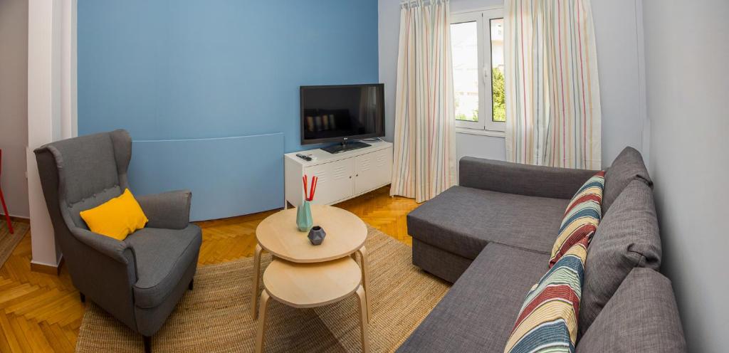Televízia a/alebo spoločenská miestnosť v ubytovaní Fully renovated and relaxing apartment